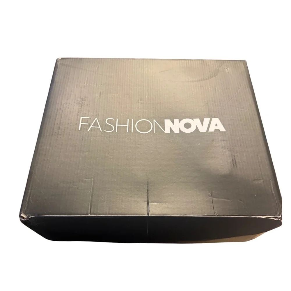 NWT Fashion Nova White Platform Chunky Heel Ankle Boots Size 10M FNFF2203
